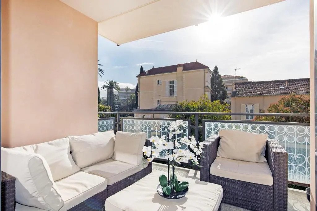 3 Bedrooms: 200m From Croisette