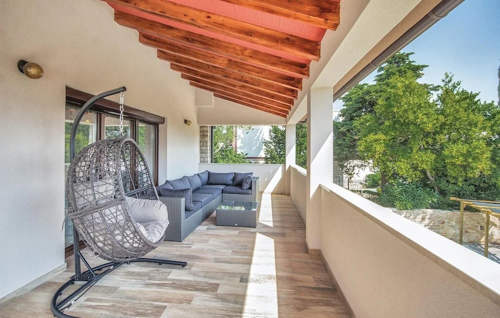 Awesome Home in Premantura With Wifi and 5 Bedrooms