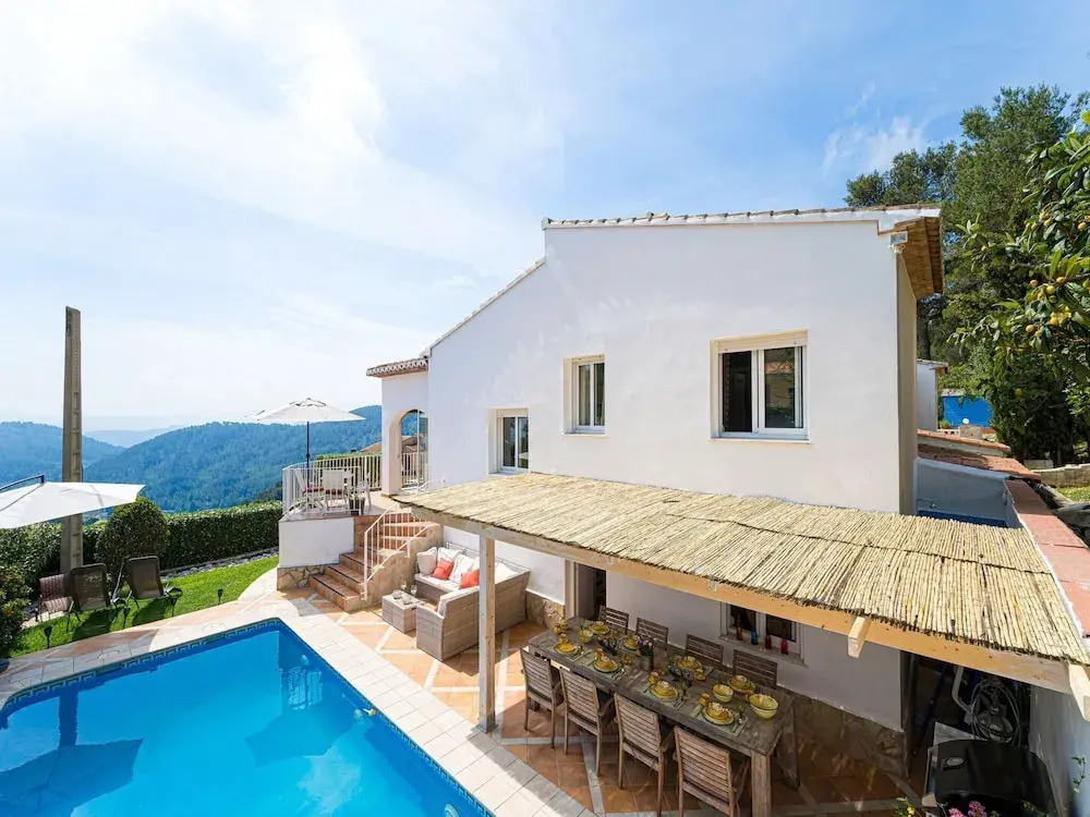 Villa in Oliva near Platja dOliva Beach