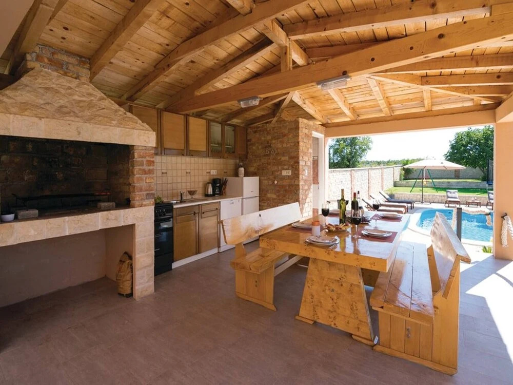 5 Villa Antique With Extra Large Pool