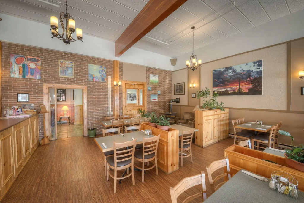 Claymore Inn and Suites