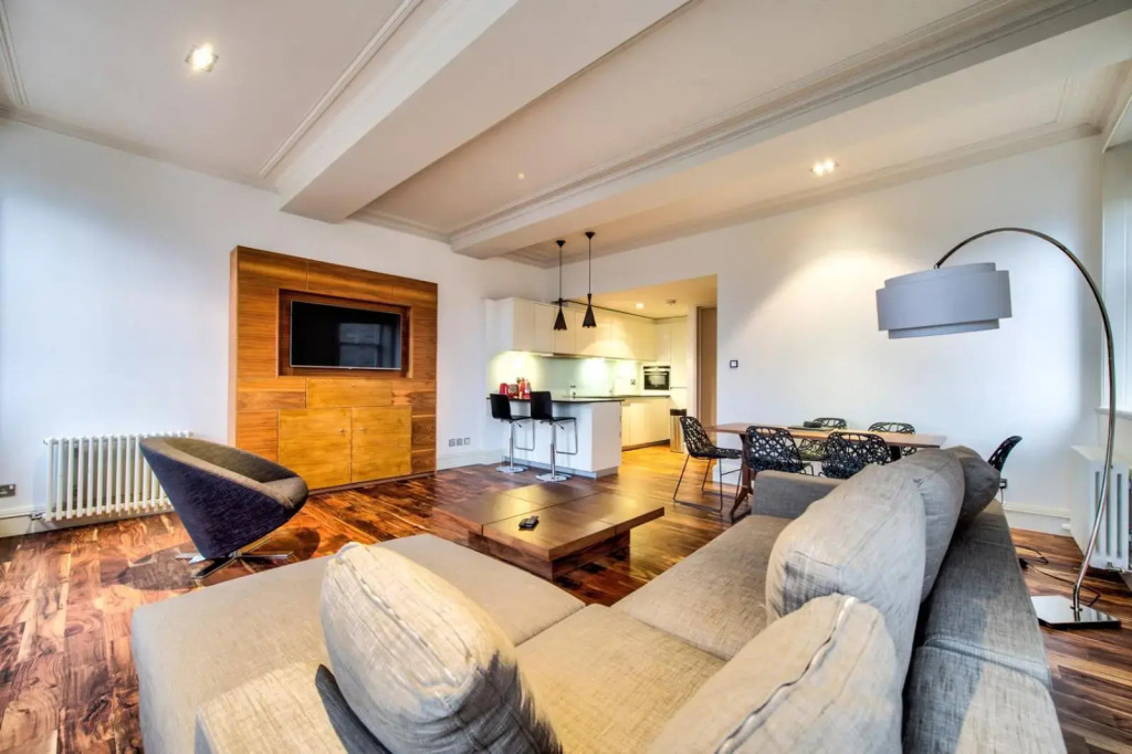 Sumptuous 2BR Apt Next To Edinburgh Castle!