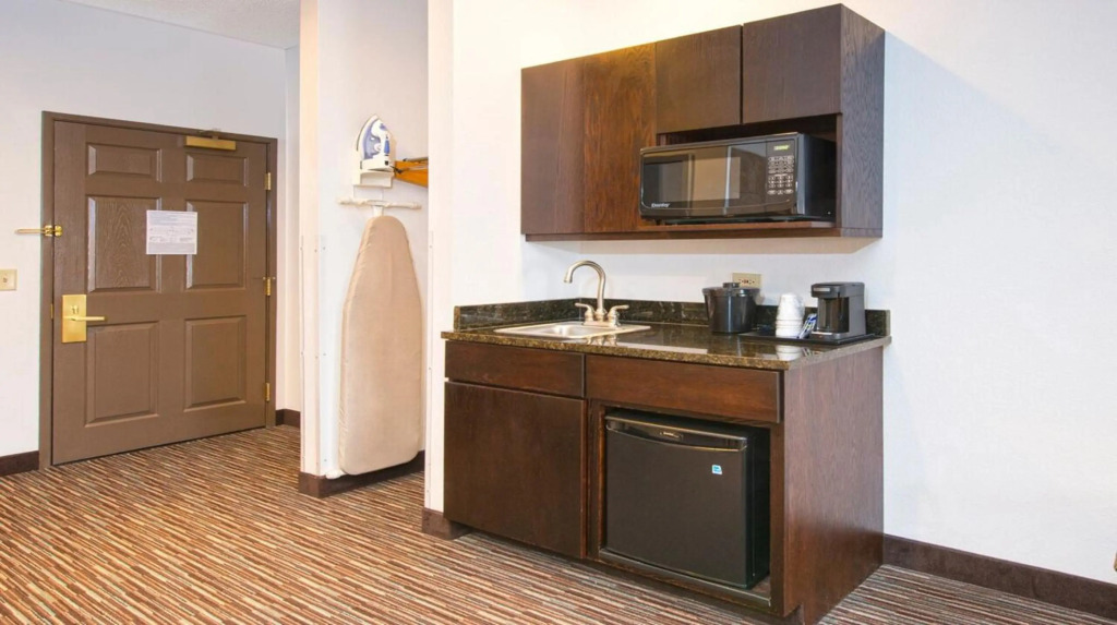 Holiday Inn Express & Suites Chicago Deerfield Lincolnshire by IHG