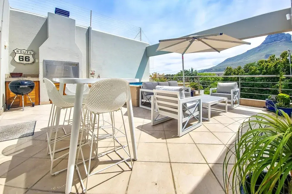 Camps Bay Villa with Pool 150m to the Beach