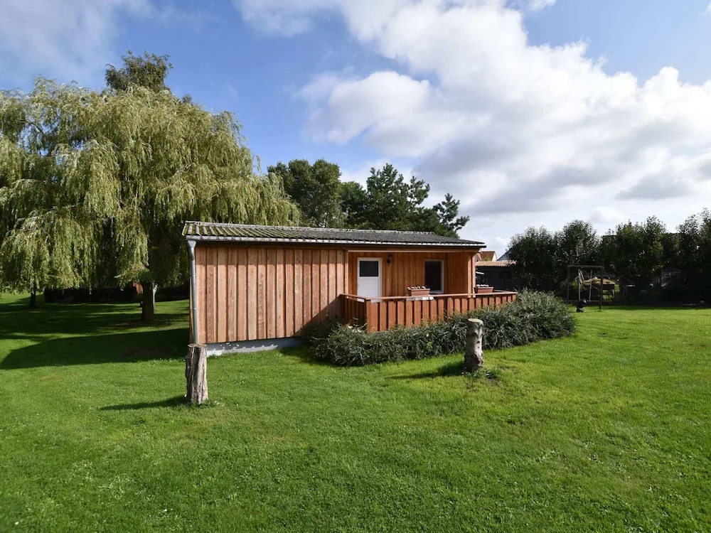Quaint Bungalow near Insel Poel with Garden