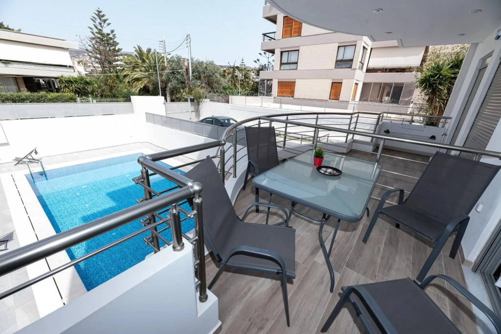 Design Apartment with swimming pool near the beach (A1)