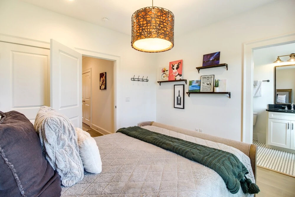 Charming Savannah Townhome - 1 Block to Riverwalk!