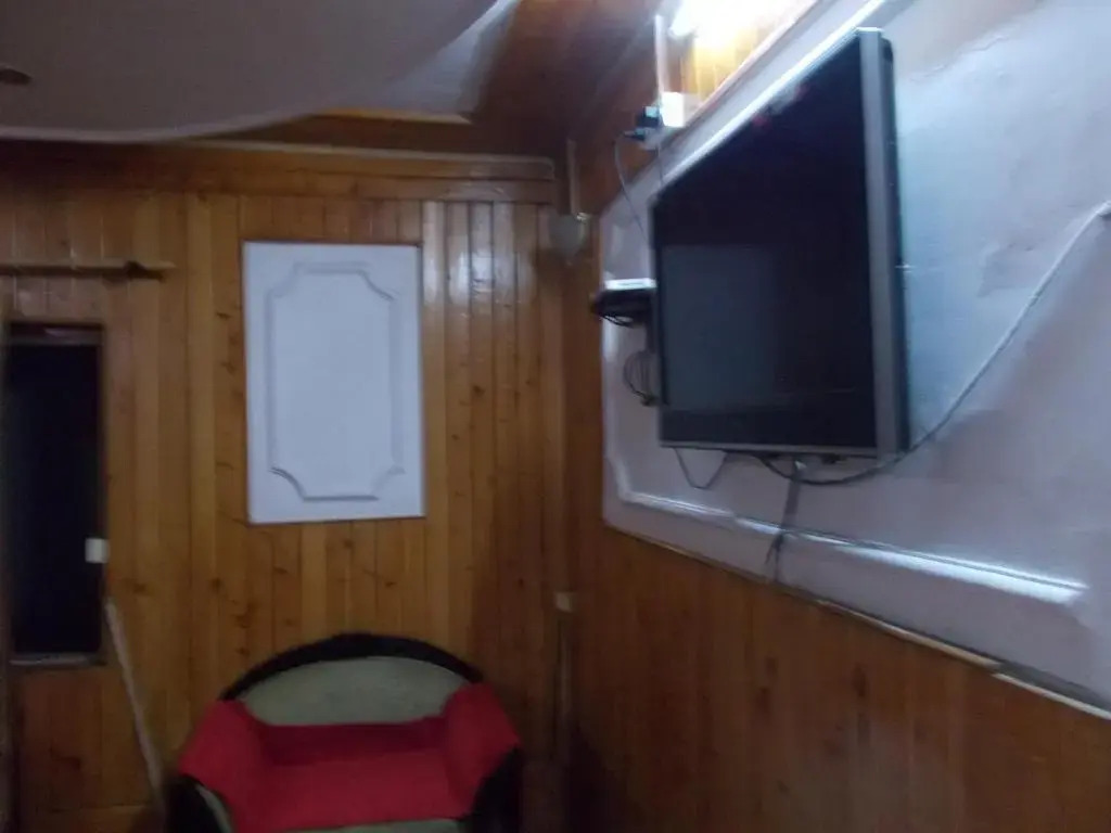 Mall road Stay with In-house restaurant