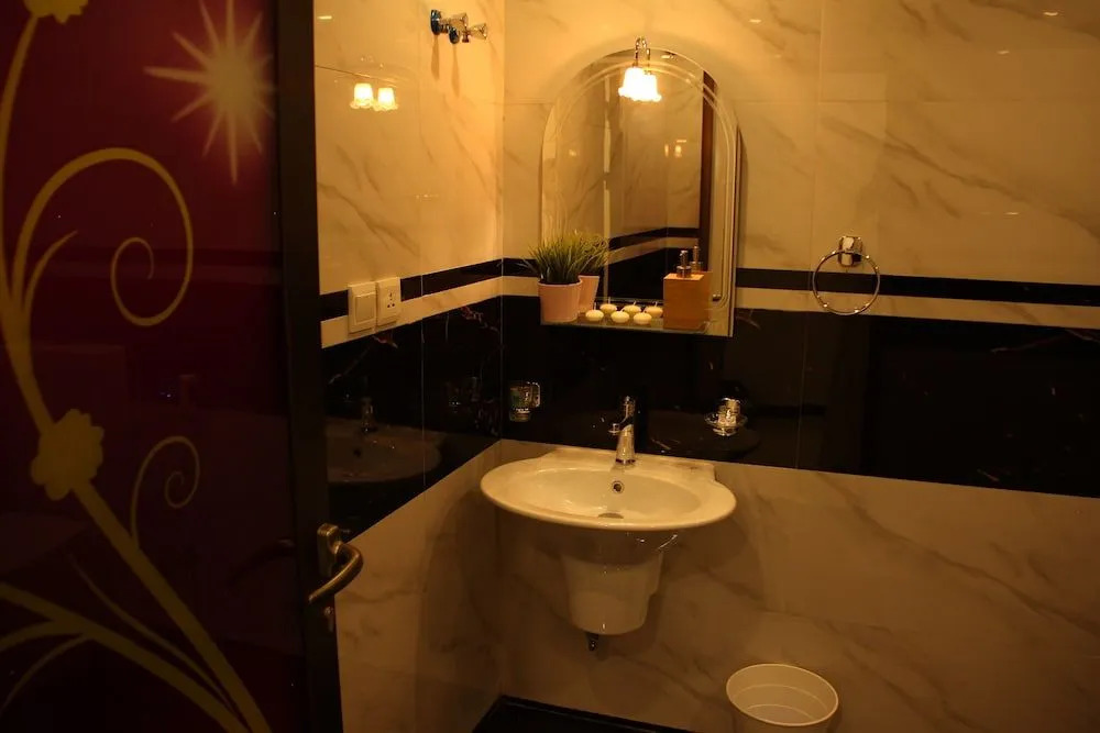 White Suite Aparthotel