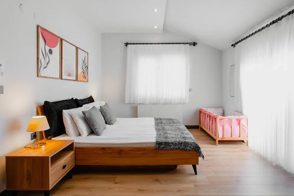 Duplex w Balcony Terrace 5 min to Beach
