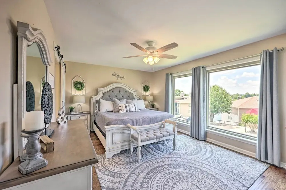 Beautiful Hot Springs Condo w/ Lake Hamilton Views