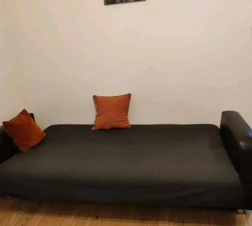 "entire Cozy Three Bedroom Apartment in Bruxelles"