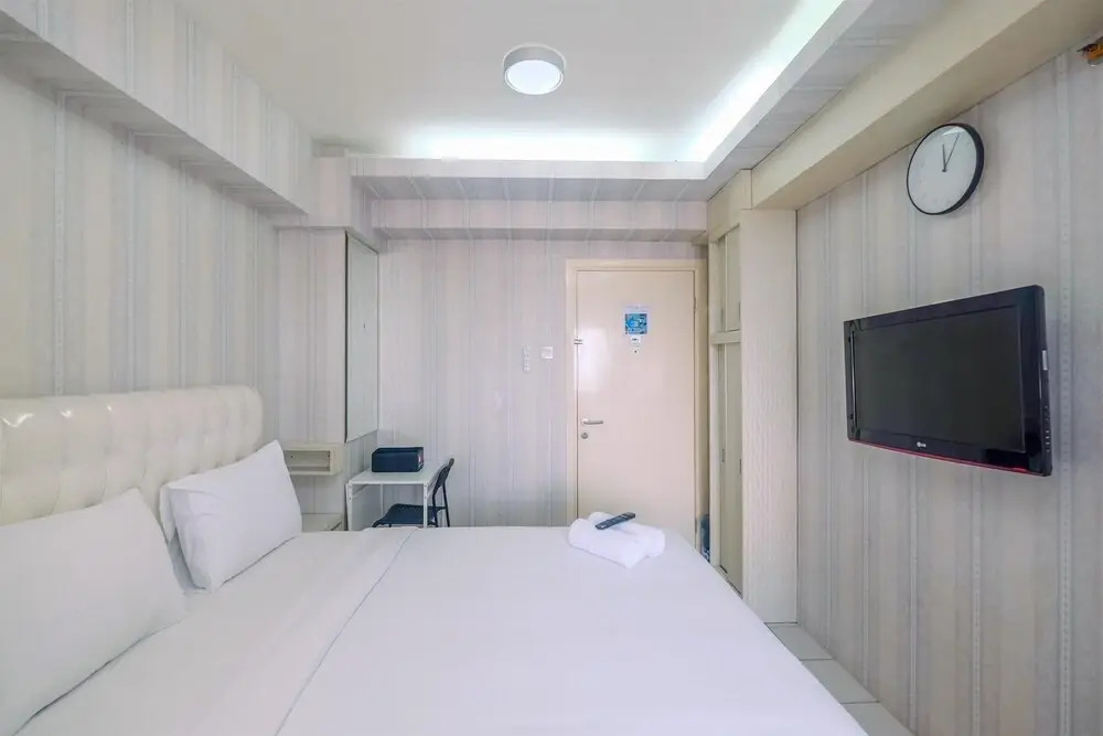 Lovely Studio Green Pramuka Apartment Near Shopping Center