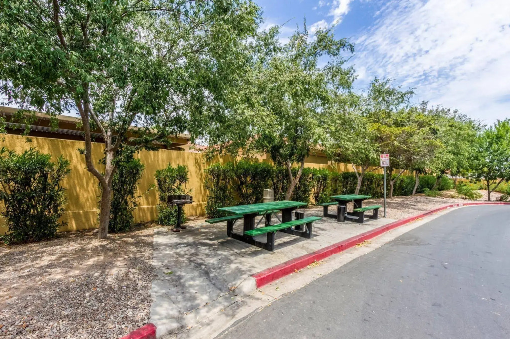 Crossland Economy Studios - Phoenix - Metro - Dunlap Ave.