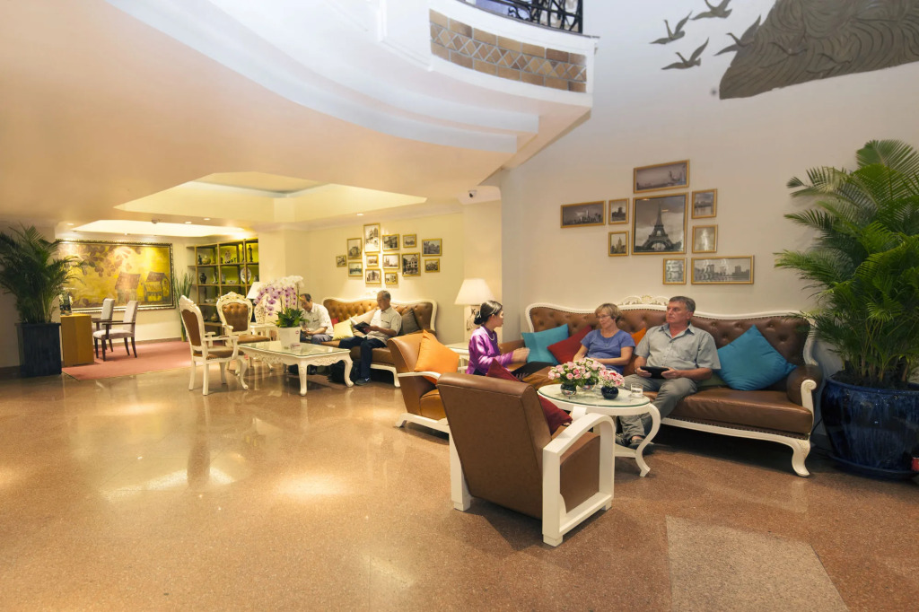 Roseland Corp Hotel