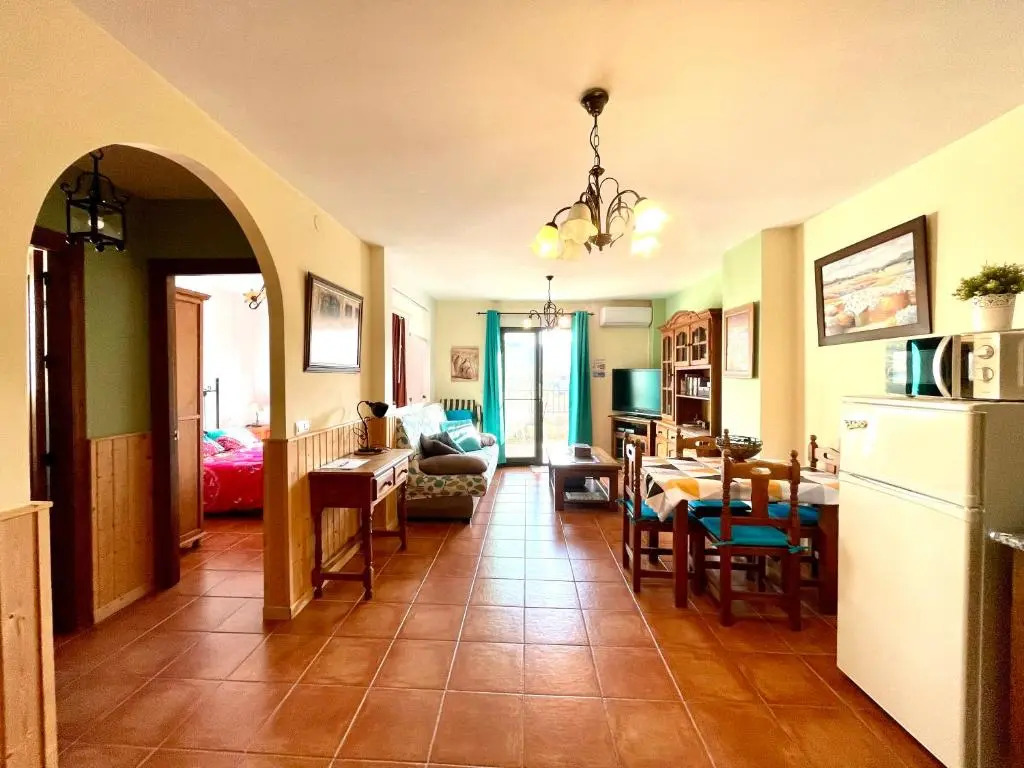 Apartamentos Axarquia 1, terraza privada con vistas a la montaña rio y al mar