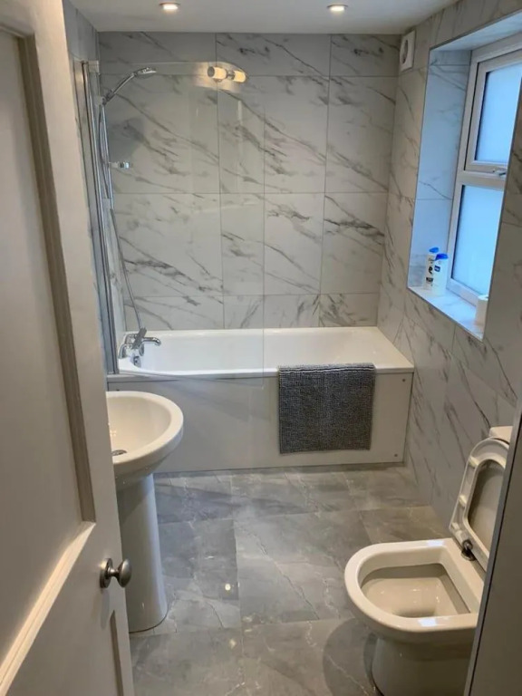 South West London 5-Bed Terrace House Sleeps 14