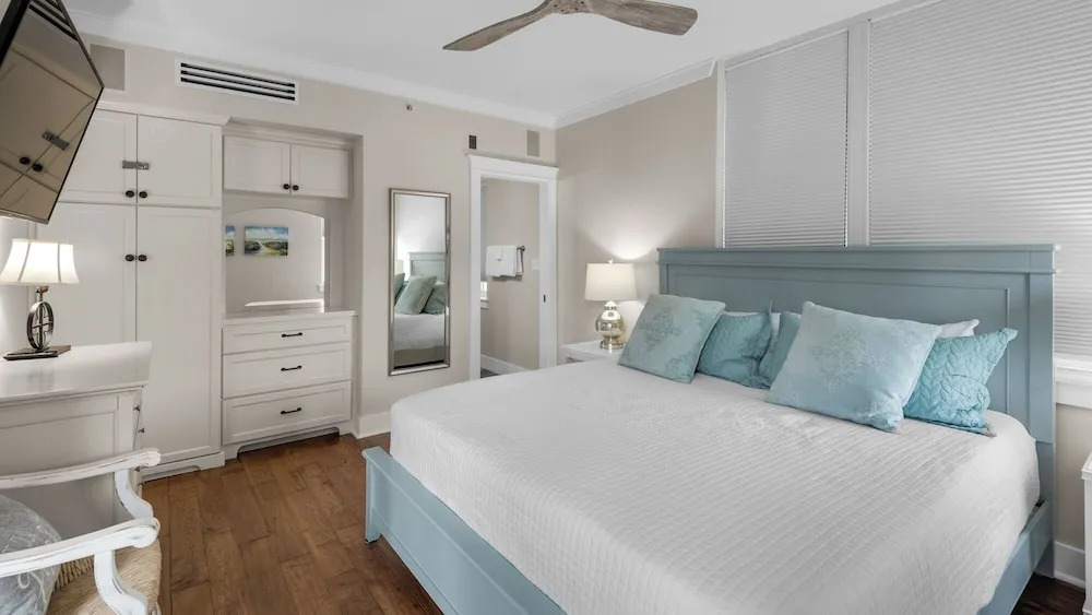 Modern Gulf Place Unit With Gulf Views & Amazing Amenities