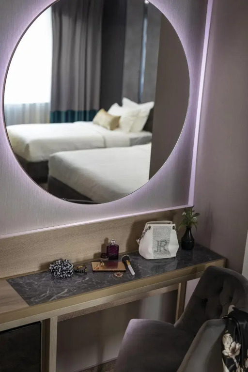 ESTE PARK HOTEL -- part of Urban Chic Luxury Design Hotels - Parking & Compliments - next to Shopping & Dining Mall Plovdiv