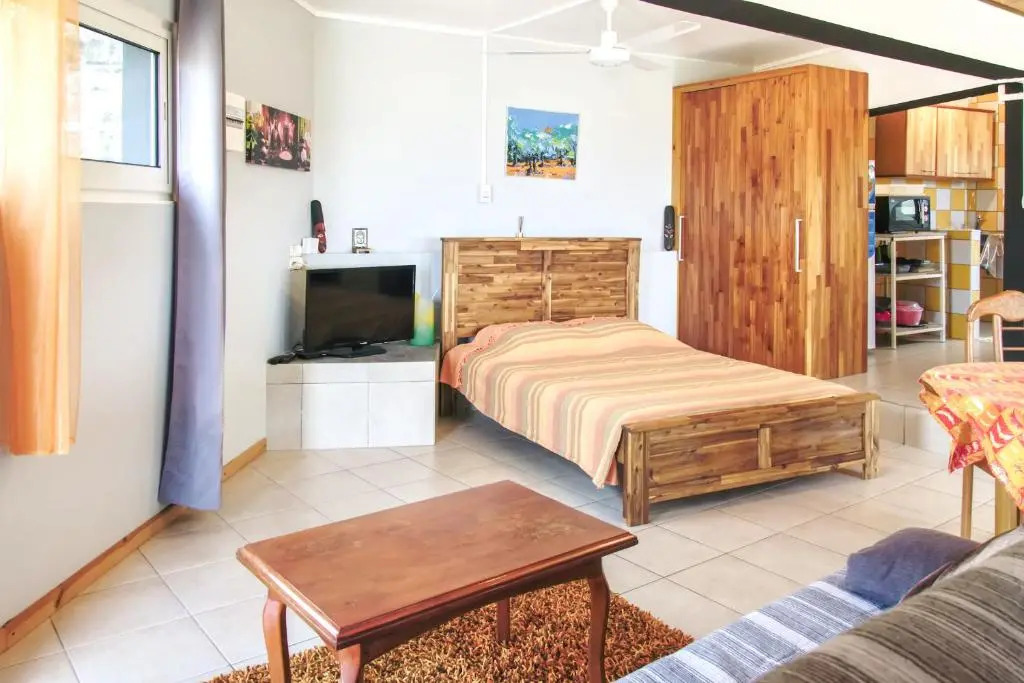Studio in L'étang Sale, With Wonderful sea View, Enclosed Garden and W