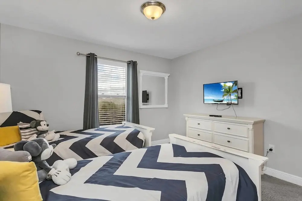 Posh and Roomy Home With Spa Near Disneyworld, CDC Standards #6st345