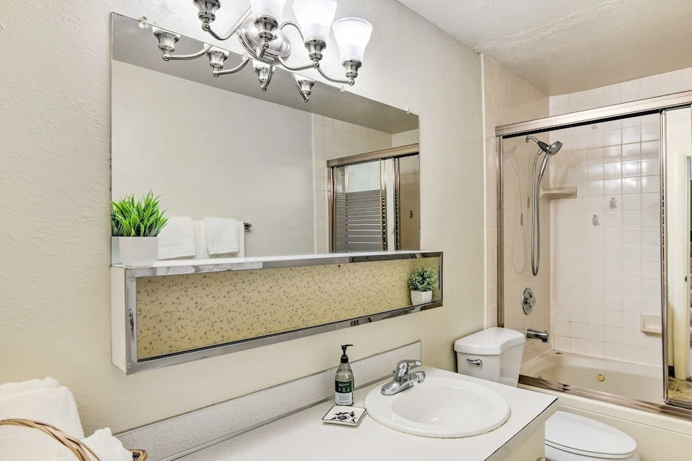 Pet Friendly West Anchorage Home Near Airport by RedAwning