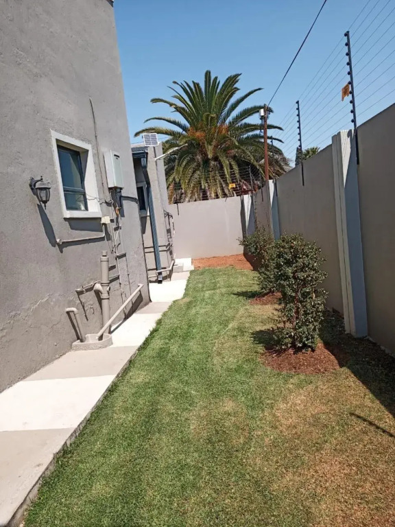 URlyfstyle Cottage Near OR Tambo International Airport