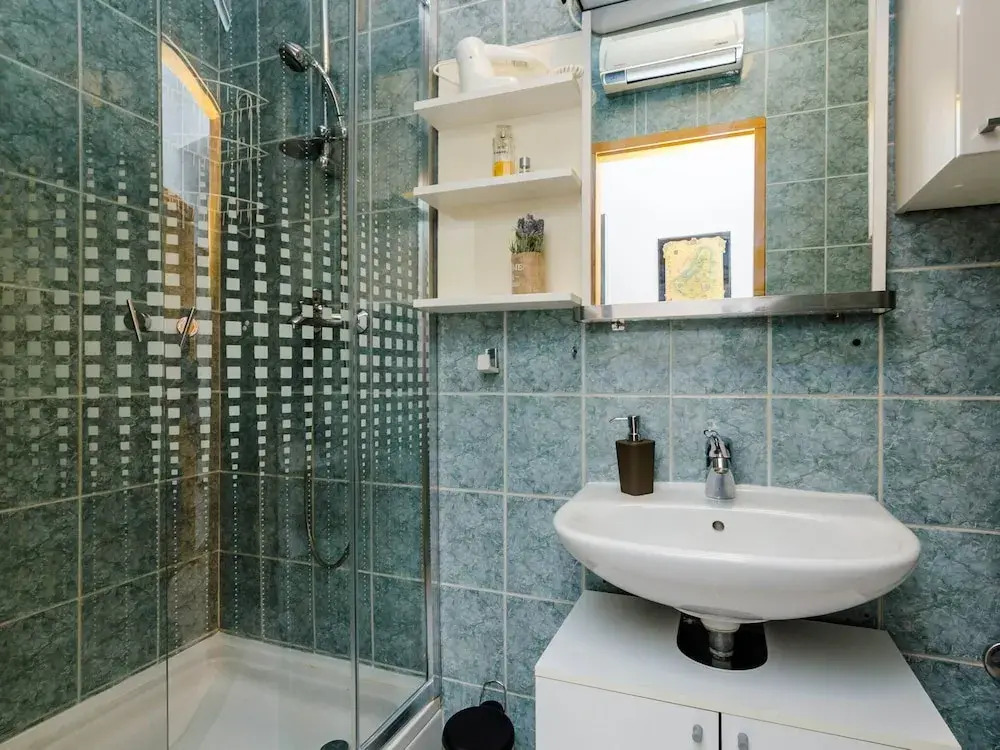 Apartment Antej - One Bedroom Apartment With Terrace and City View