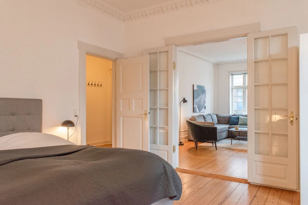 Sanders Boulevard - Smart 3-bdr Apt By the Canal