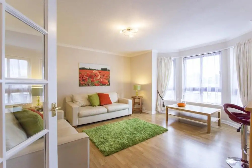 2 Bedroom Flat In Edinburgh