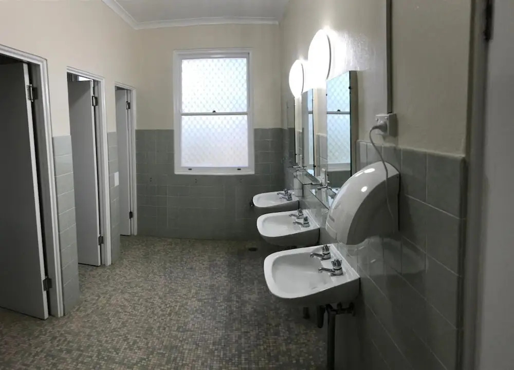 Young Budget Accommodation - Hostel