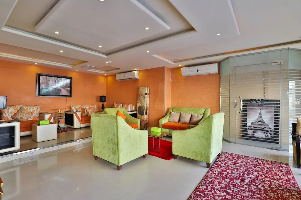 OYO 268 Durrat Alamaken Furnished Apts
