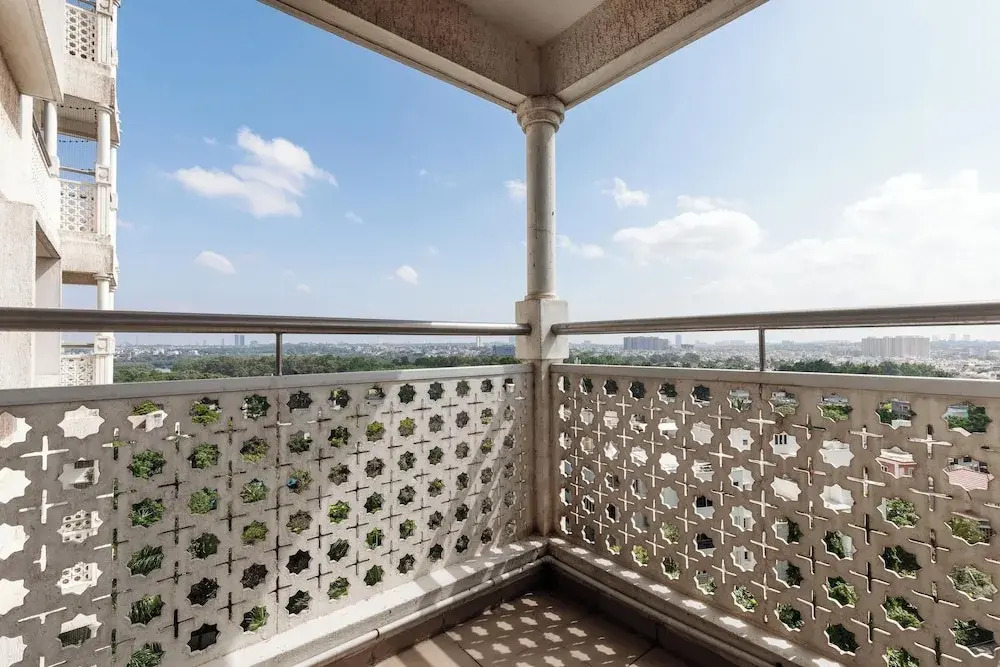 Lakeside Aerobay by Red Olive Nr Airport 3bhk