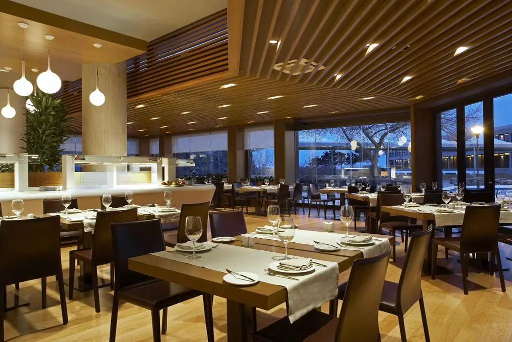 Alexander Beach Hotel & Spa