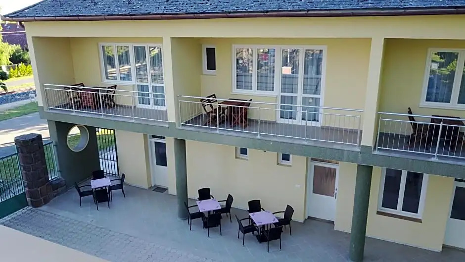 BL Garden Panzió