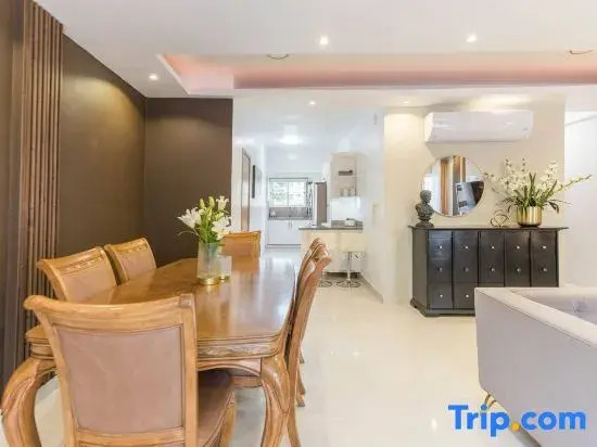 Upscale 3 Br Apartment For Family Or Friends Stay