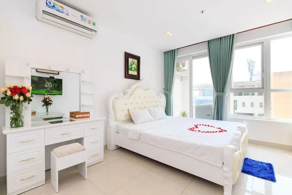 Le Hieu Apartment at Sky Center
