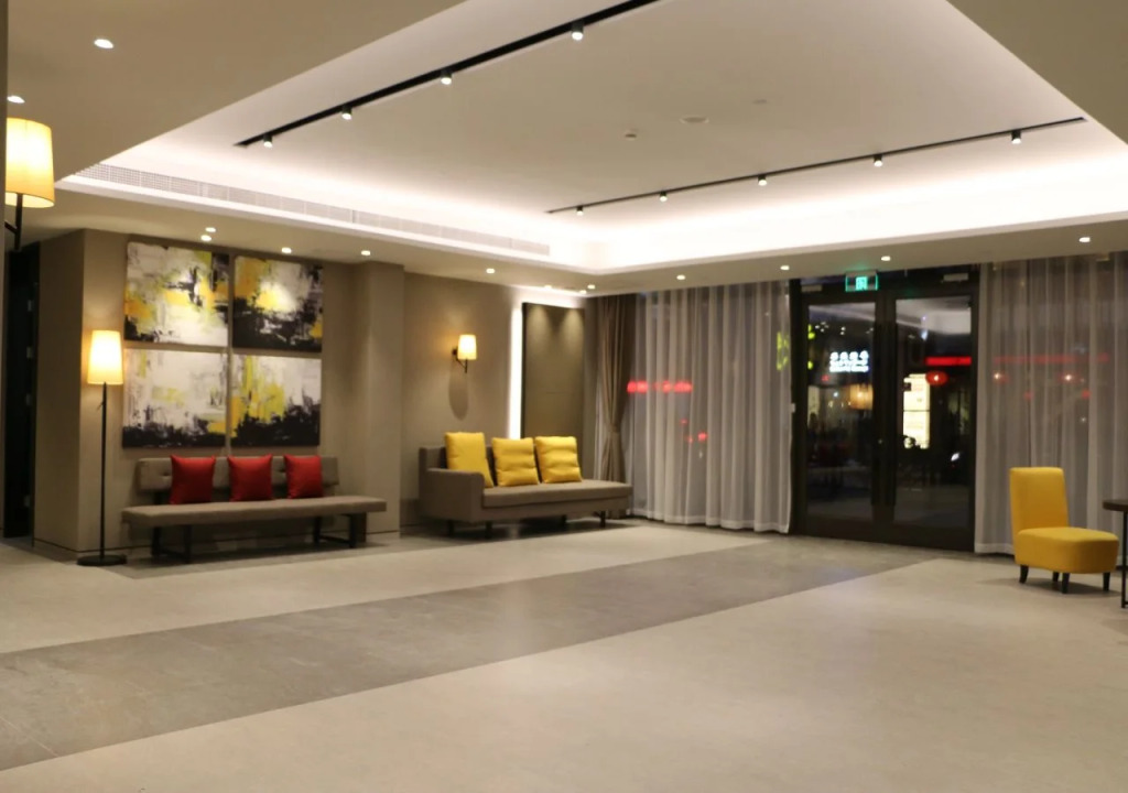 Отель Homeinn Plus Shanghai People Square East Jinling Road