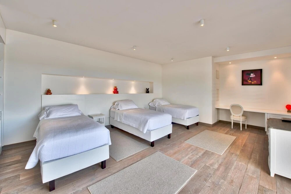 Huge Pool, Ideal for Groups, Exclusive Address, AC, Free Wifi, Sat TV, Views! Terres Basses Area