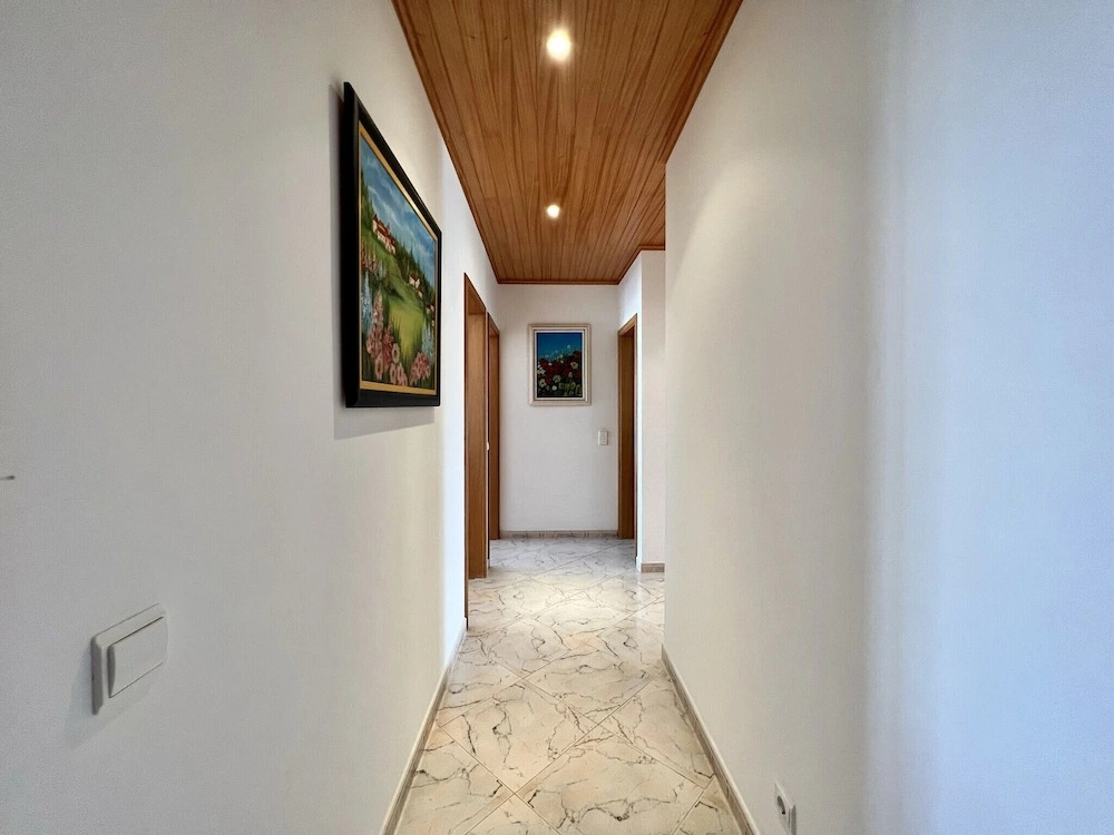 Quarteira Elegant With Pool by Homing