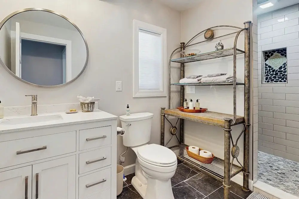 2BR House in Town w/ Laundry, Wifi, Pond