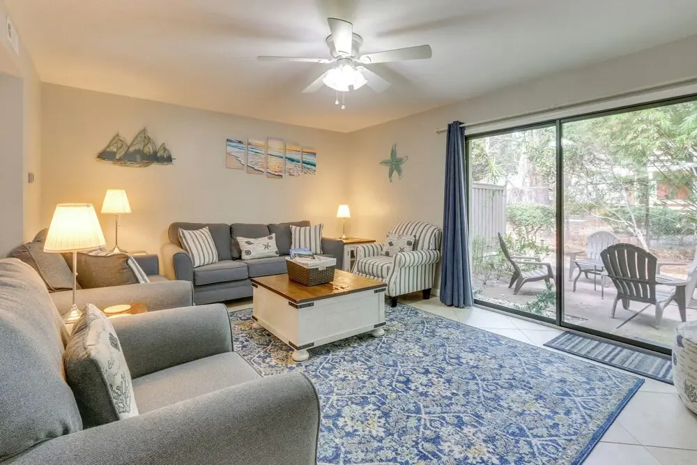 1/4 Mi to Ocean: Beach Pebble Townhome w/ Patio