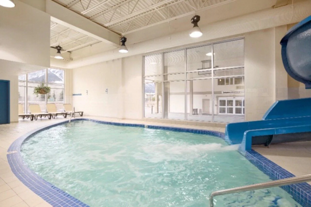 Canmore Inn & Suites