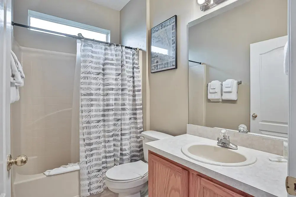 Wonderful Coastal Home With Wifi, Enclosed Backyard, Screened Patio
