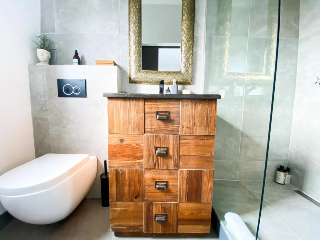 Stay On Main Plett - Contemporary 2-Bedroom Apartment