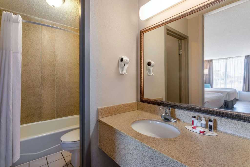 Days Inn by Wyndham Titusville Kennedy Space Center