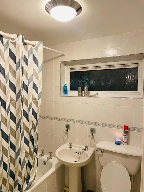 Cheerful home near City Centre,Station& RaceCourse