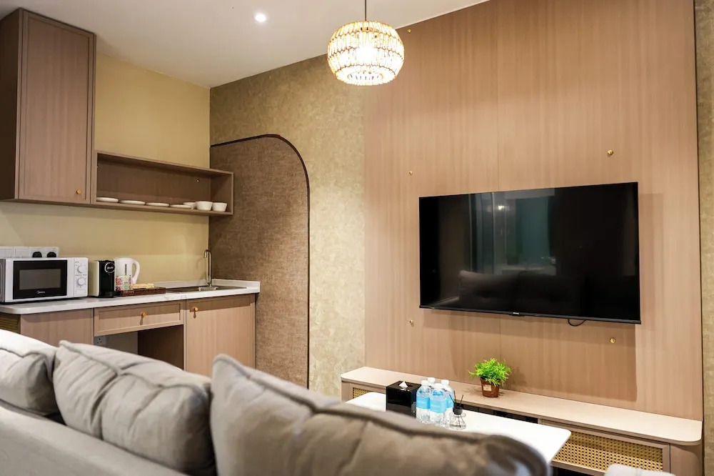 Kivana Suite, Vetro 11 by Ayuhouz