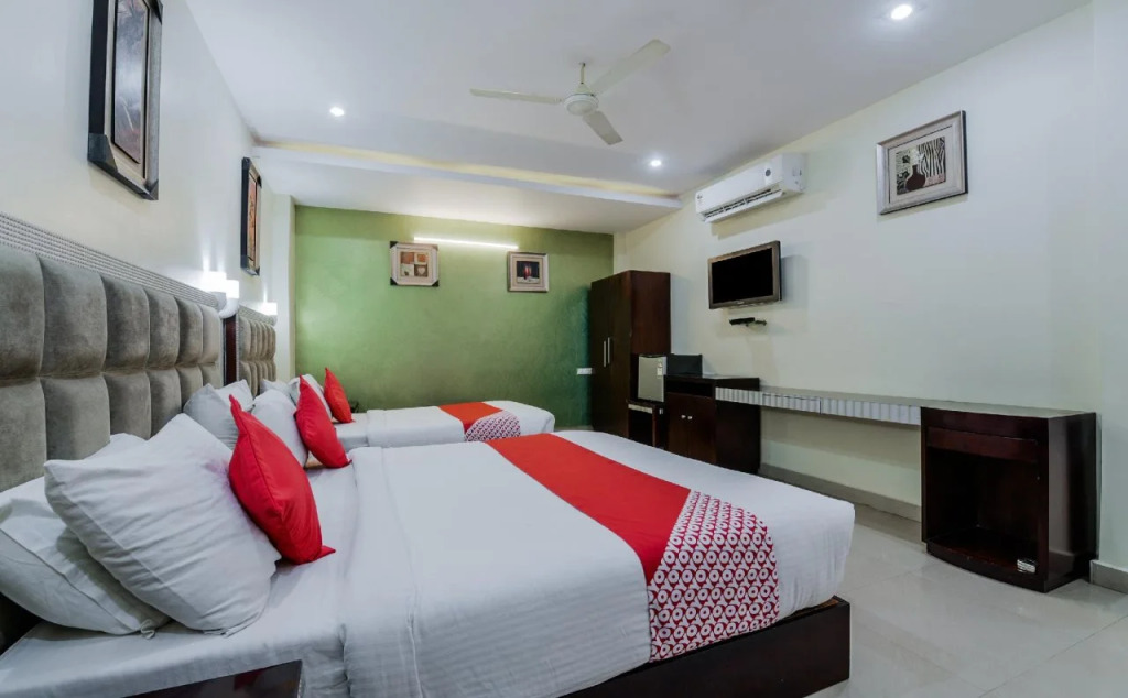 OYO 5231 M V Boutique Hotel
