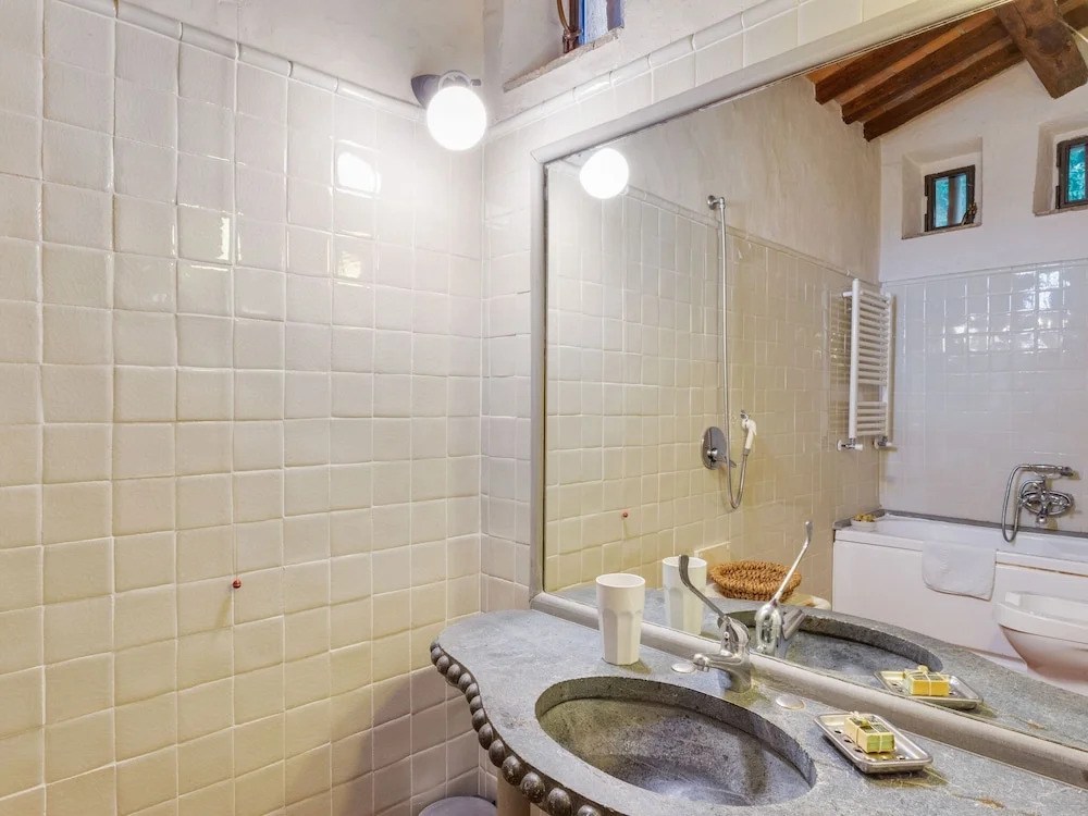 Deluxe Apartment in Montefiridolfi with Swimming Pool